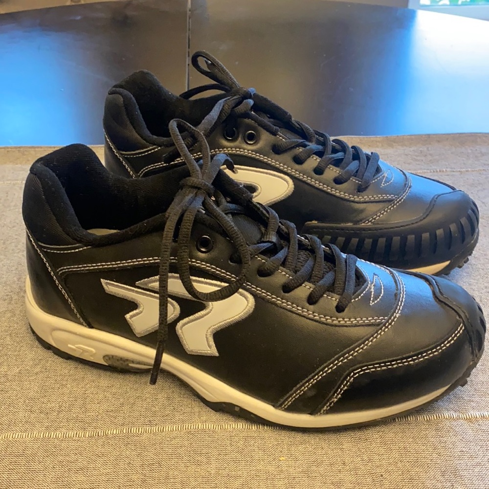 Ringor indoor women’s softball turf pitching shoes - size 9.5